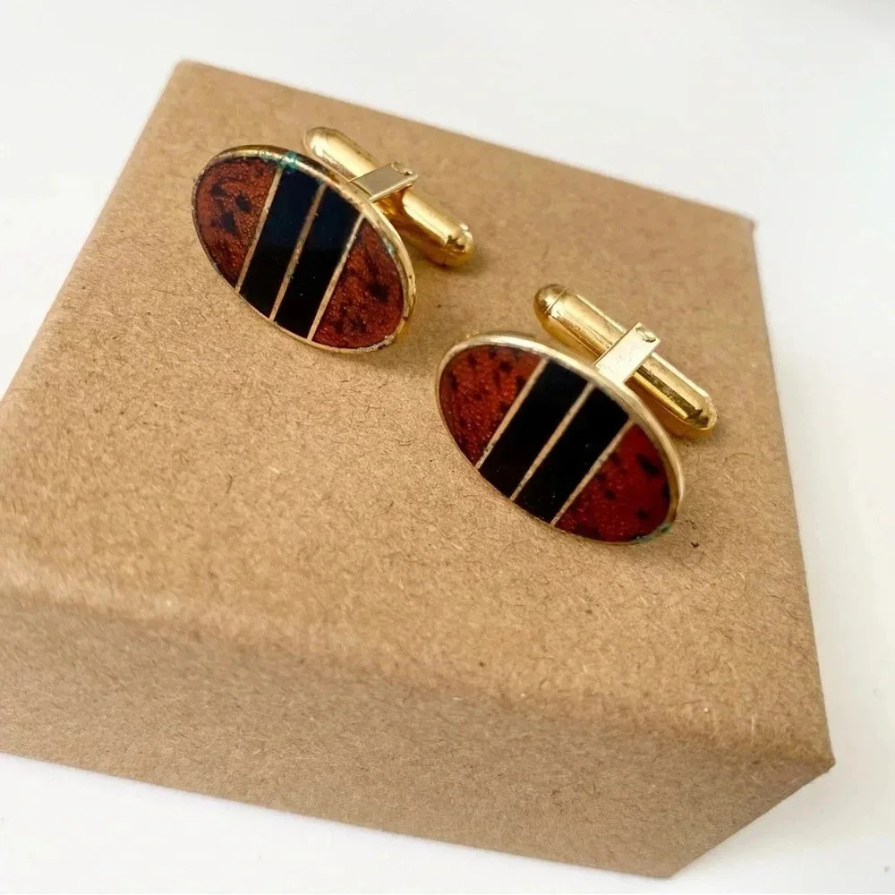 𝅺STYLISH Mod 1960s Vintage Burl Wood Look and Onyx Inlay Cufflinks.​